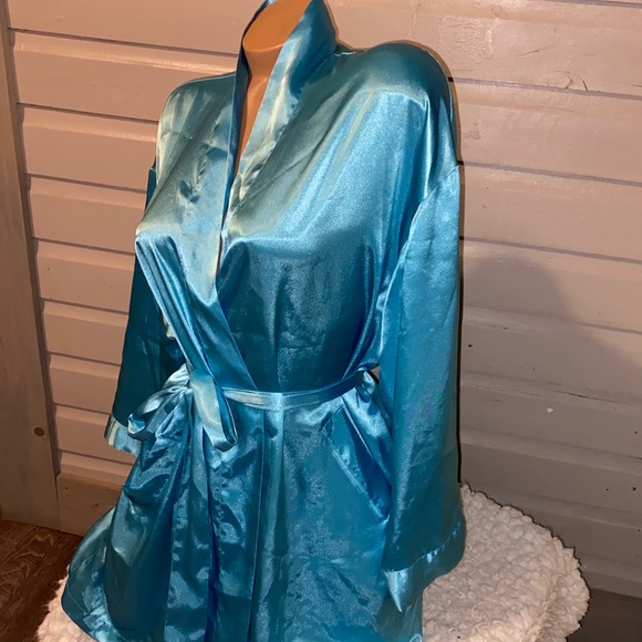 🎉🎊🎉HOST PIC🎉🎊🎉Vintage Victoria’s Secret liquid satin robe, one size blue - Picture 7 of 12